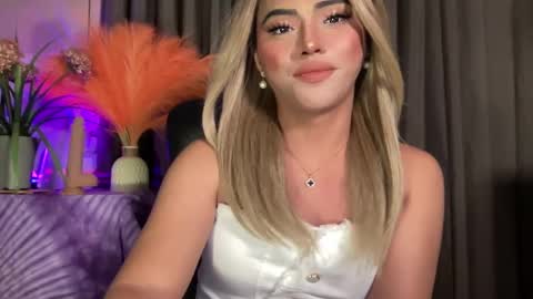 Snapshot of yvonne_guidotti chatting on 01/17/25, 10:56 Miss Cali online show from 01/17/25, 10:56