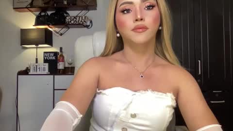 Snapshot of yvonne_guidotti chatting on 01/19/25, 07:57 Miss Cali online show from 01/19/25, 07:57