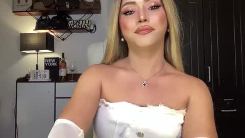 Snapshot of yvonne_guidotti chatting on 01/19/25, 11:01 Miss Cali online show from 01/19/25, 11:01