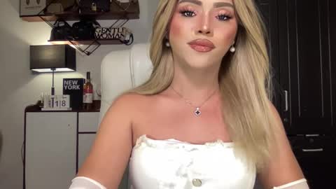 Snapshot of yvonne_guidotti chatting on 01/19/25, 02:06 Miss Cali online show from 01/19/25, 02:06