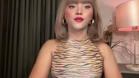 Snapshot of yvonne_guidotti chatting on 02/02/25, 03:43 Miss Cali online show from 02/02/25, 03:43