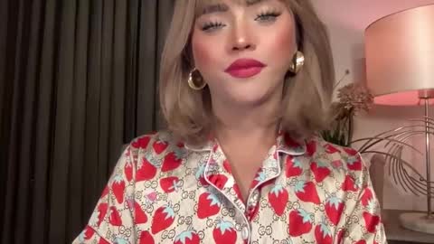 Snapshot of yvonne_guidotti chatting on 02/02/25, 06:48 Miss Cali online show from 02/02/25, 06:48