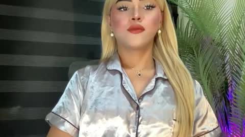 Snapshot of yvonne_guidotti chatting on 02/15/25, 05:30 Miss Cali online show from 02/15/25, 05:30