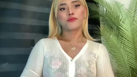 Snapshot of yvonne_guidotti chatting on 02/17/25, 10:51 Miss Cali online show from 02/17/25, 10:51