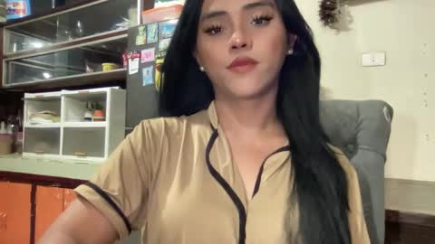 Snapshot of yvonne_guidotti chatting on 02/17/25, 04:04 Miss Cali online show from 02/17/25, 04:04