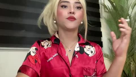 Snapshot of yvonne_guidotti chatting on 03/02/25, 07:32 Miss Cali online show from 03/02/25, 07:32