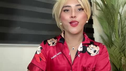 Snapshot of yvonne_guidotti chatting on 03/02/25, 10:35 Miss Cali online show from 03/02/25, 10:35