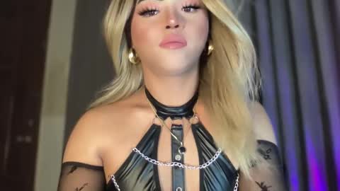 Snapshot of yvonne_guidotti chatting on 03/03/25, 09:37 Miss Cali online show from 03/03/25, 09:37