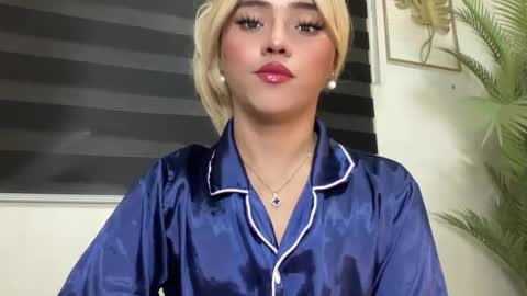 Snapshot of yvonne_guidotti chatting on 03/06/25, 08:52 Miss Cali online show from 03/06/25, 08:52