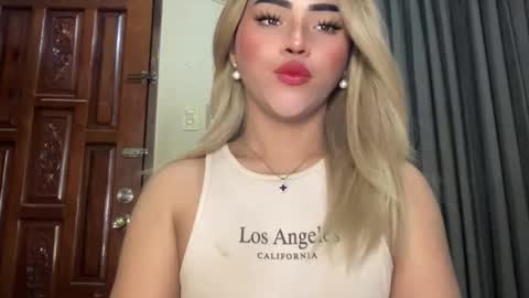 Snapshot of yvonne_guidotti chatting on 03/11/25, 06:19 Miss Cali online show from 03/11/25, 06:19