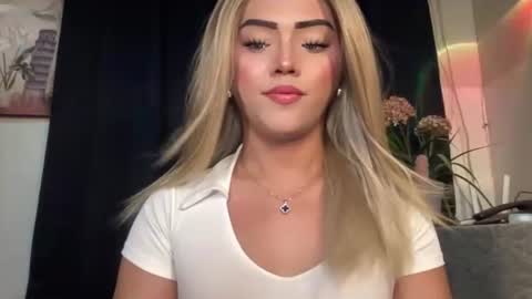 Snapshot of yvonne_guidotti chatting on 09/19/25, 09:26 Miss Cali online show from 09/19/25, 09:26