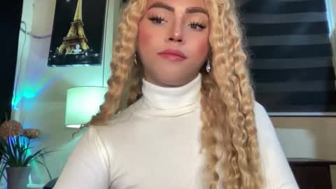 Snapshot of yvonne_guidotti chatting on 10/12/25, 07:57 Miss Cali online show from 10/12/25, 07:57