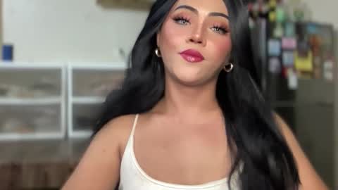 Snapshot of yvonne_guidotti chatting on 11/16/25, 06:57 Miss Cali online show from 11/16/25, 06:57