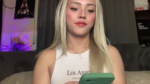 Snapshot of yvonne_guidotti chatting on 12/19/25, 12:17 Miss Cali online show from 12/19/25, 12:17