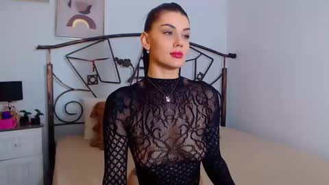 I V Y   online show from 12/10/24, 08:27