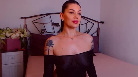 I V Y   online show from 11/10/25, 09:14