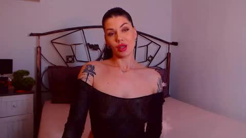 I V Y   online show from 11/24/25, 06:18