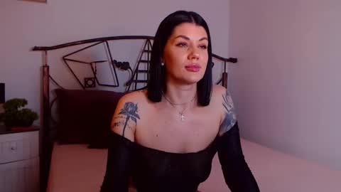 I V Y   online show from 01/16/26, 09:19