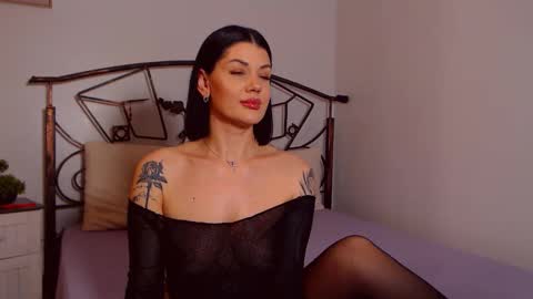 I V Y   online show from 03/18/26, 09:07