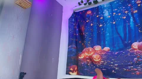 Snapshot of z_zoe_ chatting on 10/05/25, 03:05 Zoe online show from 10/05/25, 03:05