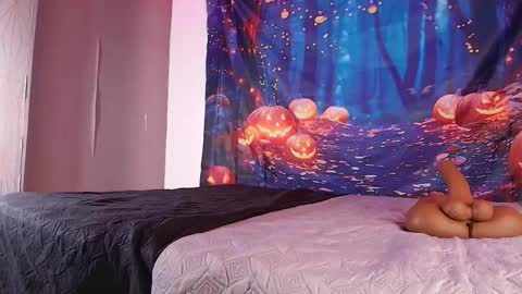 Snapshot of z_zoe_ chatting on 10/12/25, 03:05 Zoe online show from 10/12/25, 03:05