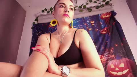 Snapshot of z_zoe_ chatting on 10/19/25, 03:07 Zoe online show from 10/19/25, 03:07