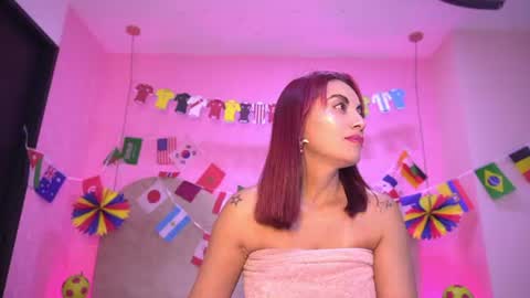 Snapshot of z_zoe_ chatting on 06/19/26, 03:00 Zoe online show from 06/19/26, 03:00