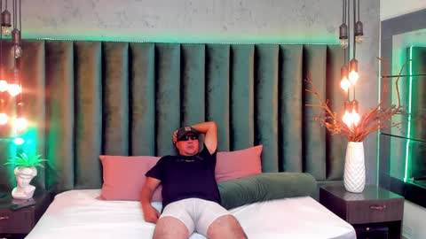 Snapshot of zacandmarcosmg_ chatting on 12/30/24, 07:21 zacandmarcosmg_ online show from 12/30/24, 07:21