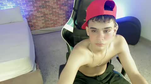 Snapshot of zacariass_ chatting on 09/15/25, 04:07 ZACARIAS online show from 09/15/25, 04:07