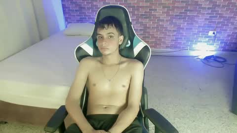 Snapshot of zacariass_ chatting on 09/23/25, 03:53 ZACARIAS online show from 09/23/25, 03:53