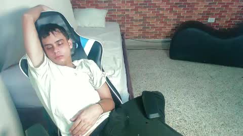 Snapshot of zacariass_ chatting on 09/26/25, 05:11 ZACARIAS online show from 09/26/25, 05:11