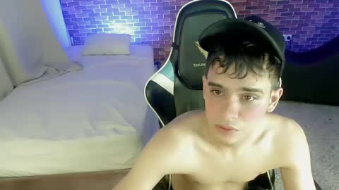 Snapshot of zacariass_ chatting on 09/27/25, 04:06 ZACARIAS online show from 09/27/25, 04:06