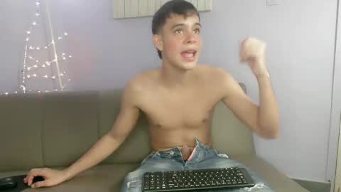 Snapshot of zacariass_ chatting on 10/15/25, 03:50 ZACARIAS online show from 10/15/25, 03:50