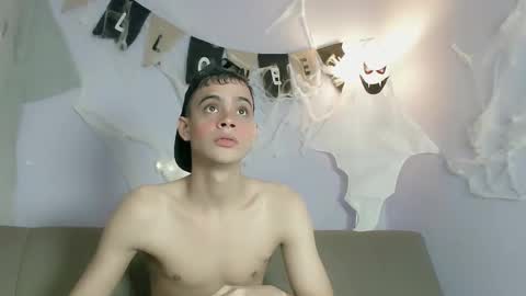 Snapshot of zacariass_ chatting on 11/01/25, 03:19 ZACARIAS online show from 11/01/25, 03:19