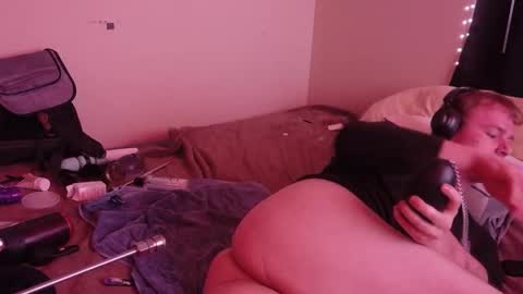 Snapshot of zachfeels chatting on 10/11/25, 08:57 Zach Feels online show from 10/11/25, 08:57