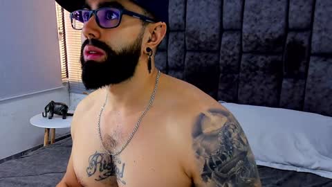 Snapshot of zack_froone chatting on 12/04/24, 03:54 Richard online show from 12/04/24, 03:54