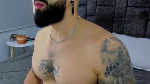 Snapshot of zack_froone chatting on 02/12/25, 02:10 Richard online show from 02/12/25, 02:10