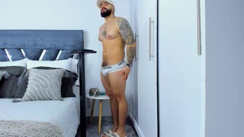 Snapshot of zack_froone chatting on 10/22/25, 01:22 Richard online show from 10/22/25, 01:22