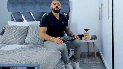 Snapshot of zack_froone chatting on 11/24/25, 03:01 Richard online show from 11/24/25, 03:01