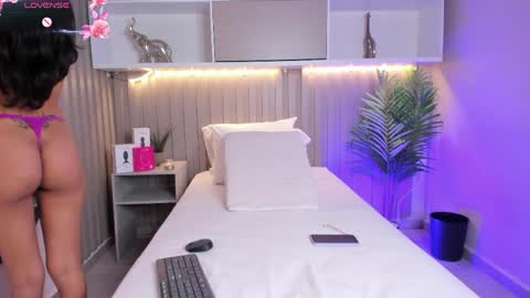 Zafiro online show from 04/11/26, 04:28