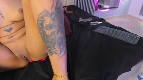 zafiro____ online show from 05/11/26, 04:04