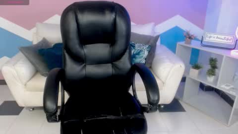 Zahira  online show from 12/15/25, 05:50