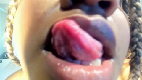 Snapshot of zahra_rose chatting on 09/10/25, 08:53 zahra_rose online show from 09/10/25, 08:53