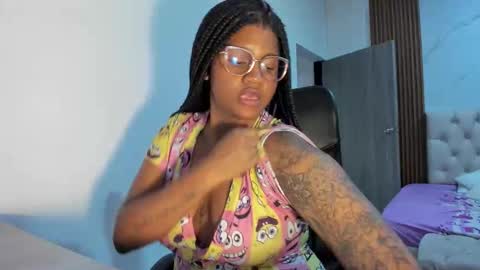 zahra_rose online show from 12/15/25, 10:25