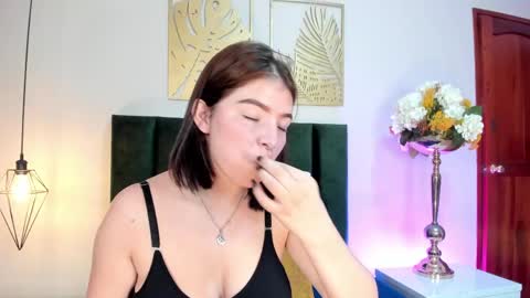 zamira_taylor online show from 04/15/26, 07:10