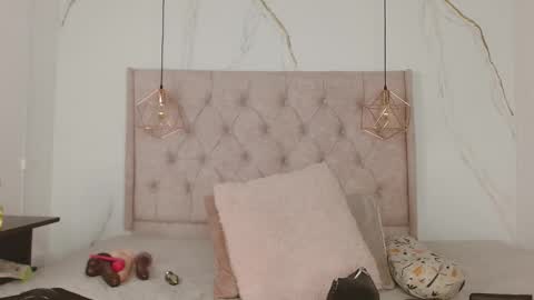 ZAMIRA online show from 10/09/25, 01:42