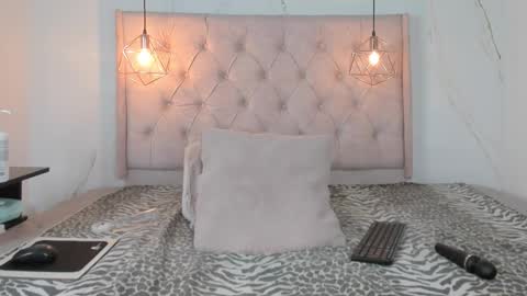 ZAMIRA online show from 11/29/25, 01:47