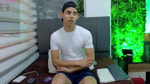 Snapshot of zamirscott chatting on 04/10/26, 12:43 Zamir online show from 04/10/26, 12:43