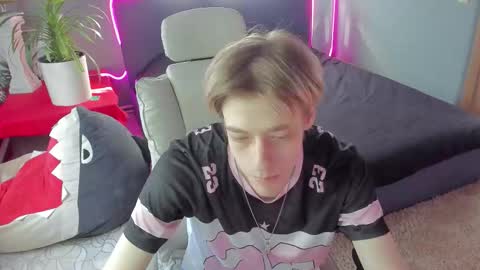 Snapshot of zane_steele chatting on 03/20/26, 08:52 Kel online show from 03/20/26, 08:52