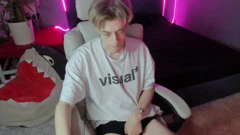 Snapshot of zane_steele chatting on 03/30/26, 07:37 Kel online show from 03/30/26, 07:37